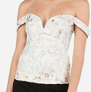 Off the shoulder v-line fitted top